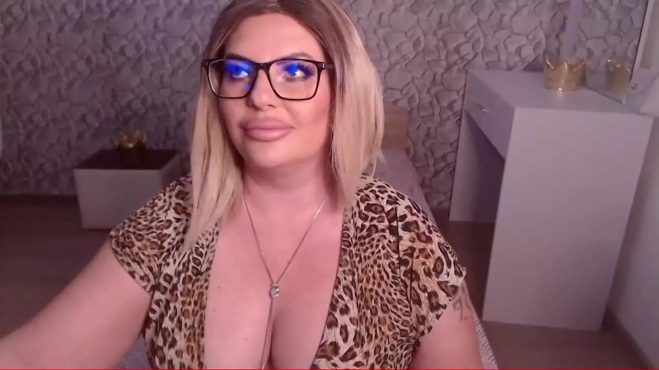 KarlaDivineTS on Streamray 