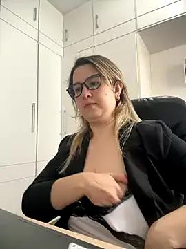 Freechat amooraaamoon on StripChat