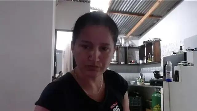 Angelinna_Milf on StripChat 