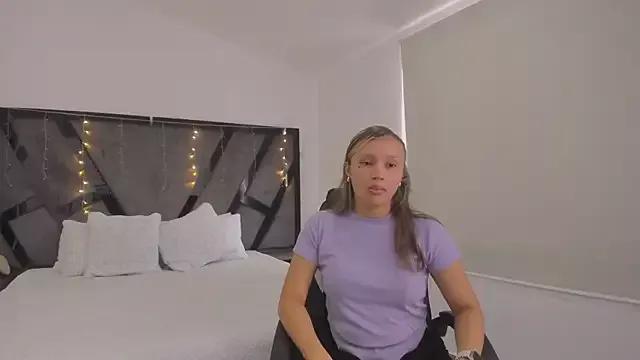 AnnieAndStefan on StripChat 