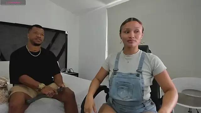 AnnieAndStefan on StripChat 