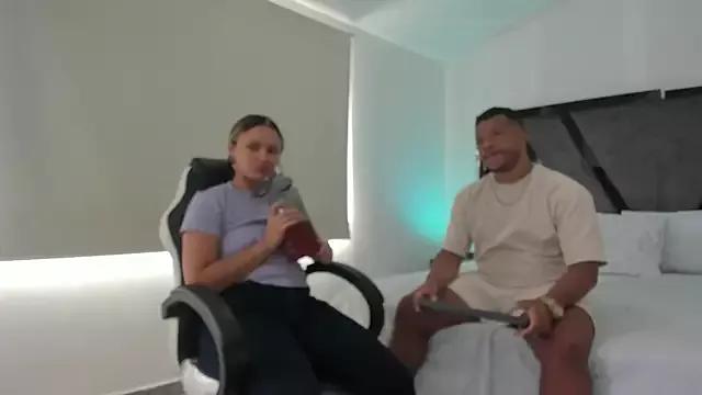 AnnieAndStefan on StripChat 