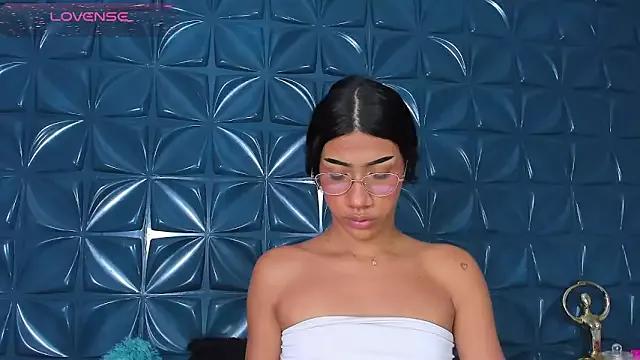 AntoniaSantos on StripChat 