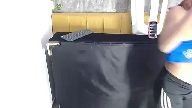 avaleri_cherry on StripChat 