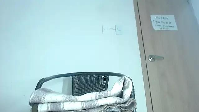 avaleri_cherry on StripChat 
