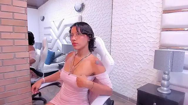 Beella_Rouse from StripChat