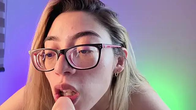 Carolblonde on StripChat 