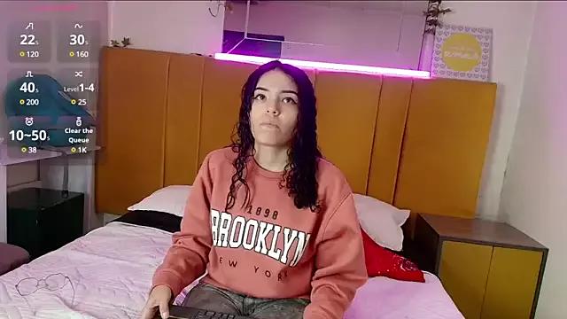 Charllotte_Evanss on StripChat 
