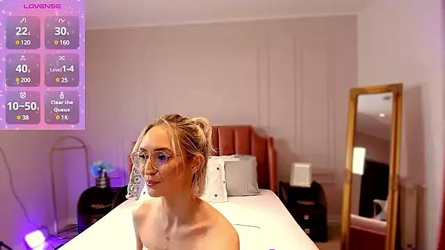 CharmingAnnie on StripChat 