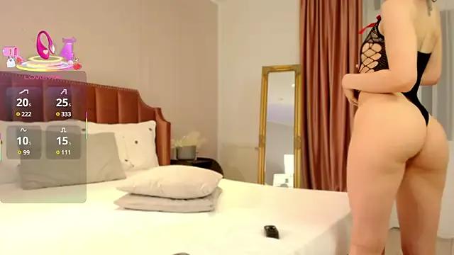 CharmingAnnie on StripChat 