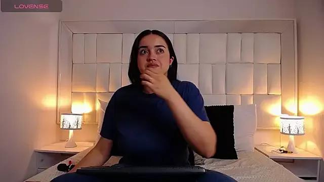 CRAZY_BEEF on StripChat 