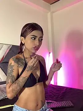 Dirty_isabella18 on StripChat