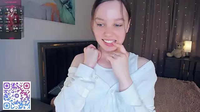 EdinaCordner on StripChat 