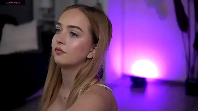 ElysaWetxx on StripChat 