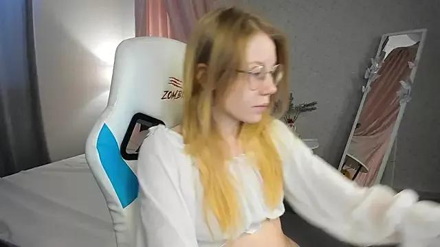 Esme_Runn on StripChat 