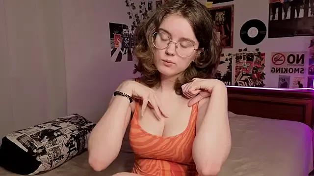 FalineChasey on StripChat 