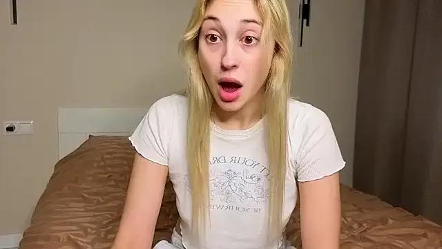 Try Foxy_vivi, she wants to masturbate for you foxy_vivi from StripChat