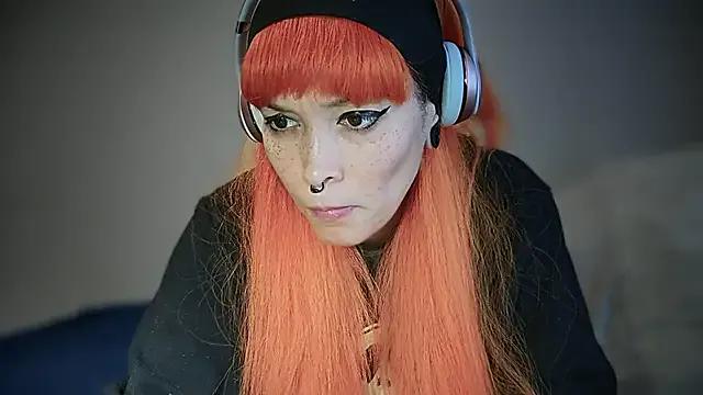 Discover FRRANNKIE, she wants to masturbate for you FRRANNKIE from StripChat