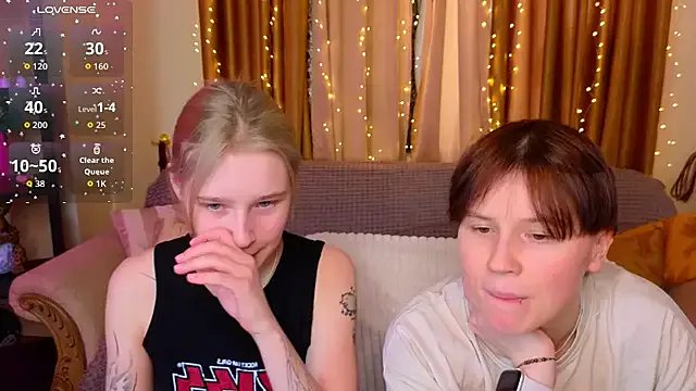 Girls_Fingers — stand up and show everything