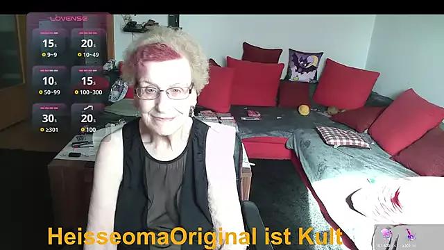 HeisseomaOriginal on StripChat 