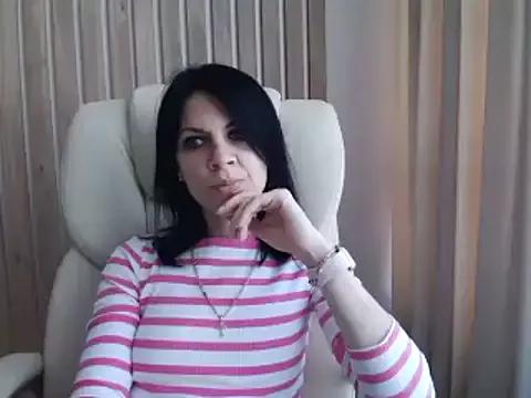 InjaAtHome on StripChat 