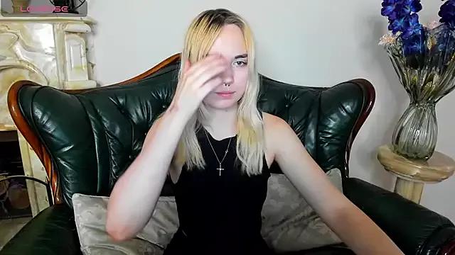 Iriska_mini on StripChat 