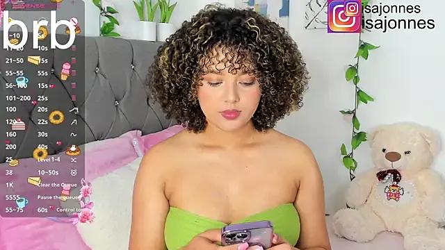 isajonnes18 on StripChat 