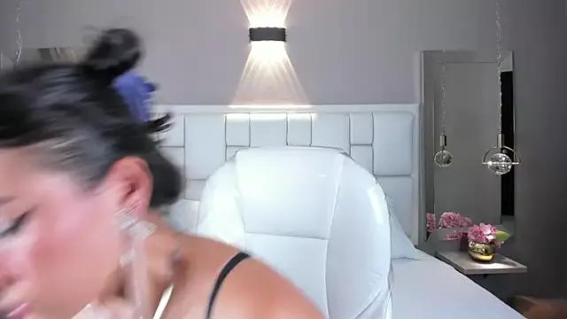 JessyEvans on StripChat 