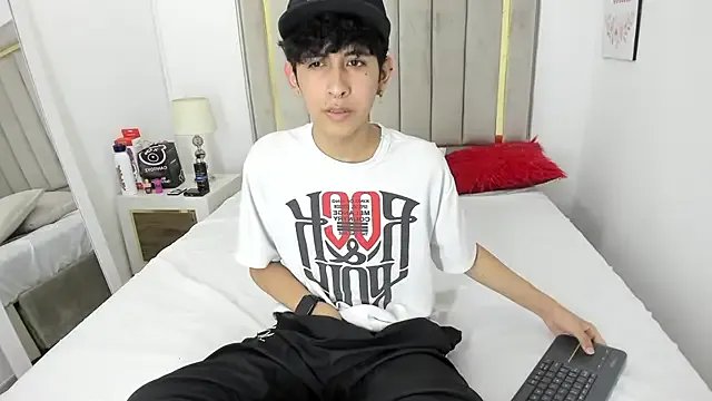 julian_xx on StripChat