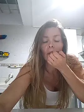 karina_warthon on StripChat