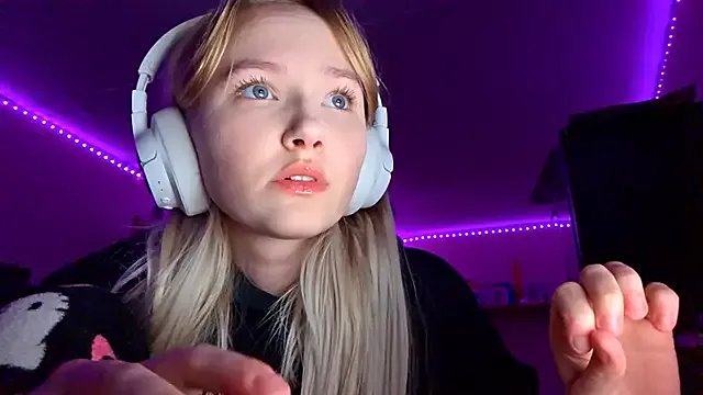 KarinRobertson on StripChat