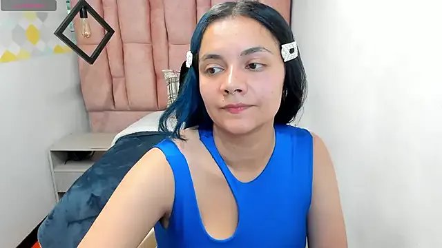 Kiara_Cruz__ on StripChat