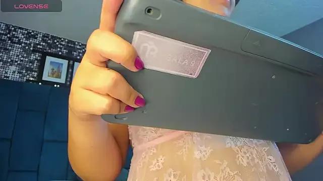 kiaraa_peach on StripChat 