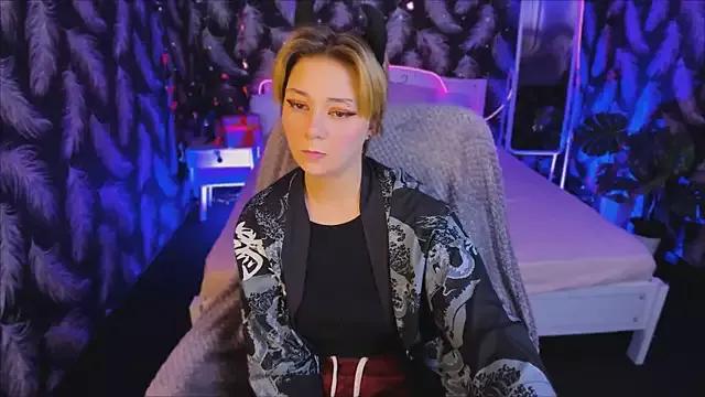KitsuneDreamer on StripChat 