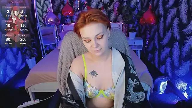 KitsuneDreamer on StripChat 