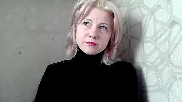 Kitti-Ellison from StripChat