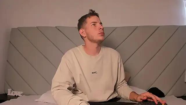 Freechat lara_and_danny on StripChat