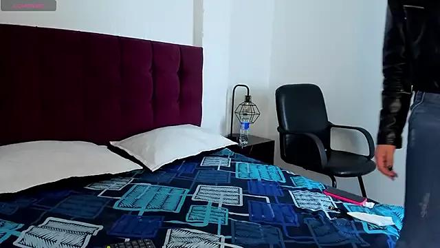 laura_hotties on StripChat 