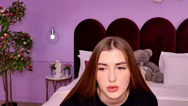 LeyaSharm on StripChat 