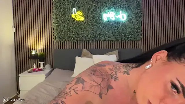 LizaRoxx on StripChat
