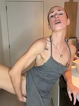 lola_tentatiion on StripChat 