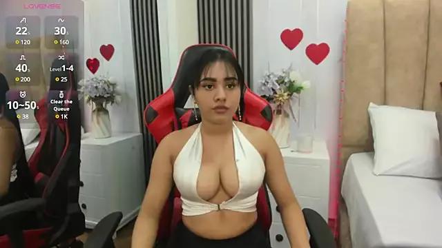 Loly_petitte on StripChat 