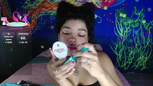 lucie_petite on StripChat 