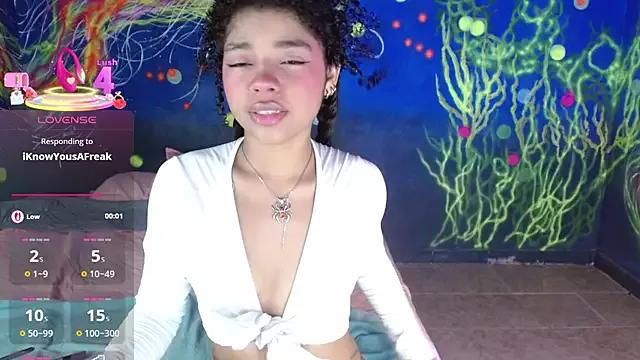 lucie_petite on StripChat 
