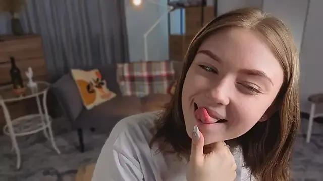 LuellaVisalli on StripChat 