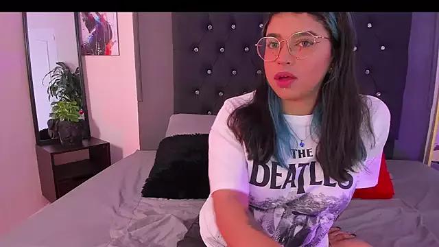 lyra-rain on StripChat 