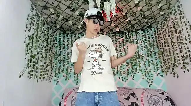Maxxi_hot23 on StripChat 