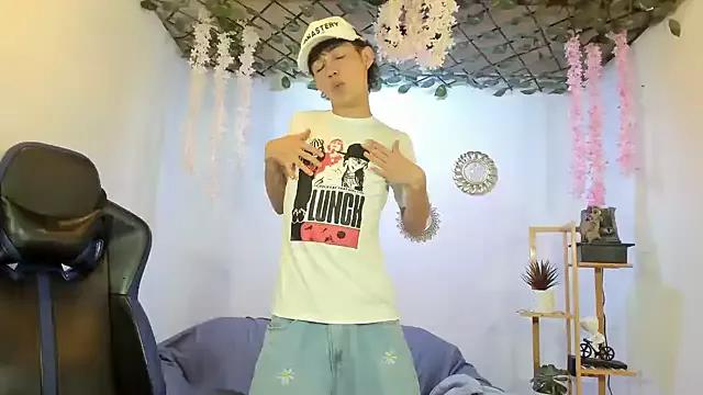 Maxxi_hot23 on StripChat 