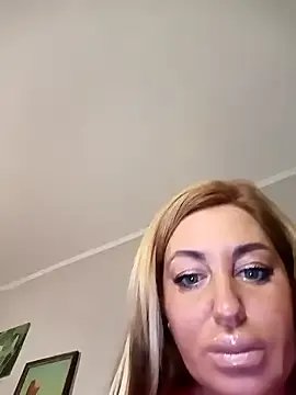 MiaMooly from StripChat
