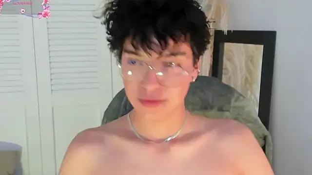 Freechat miilo_wolf on StripChat